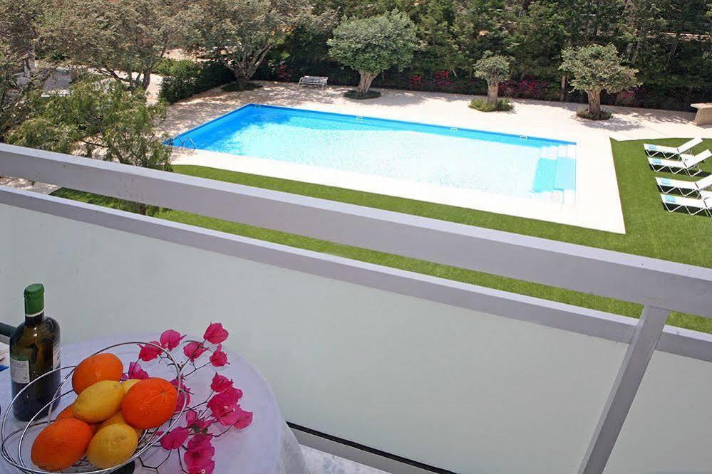 Corina Suites And Apartments Limassol Bagian luar foto