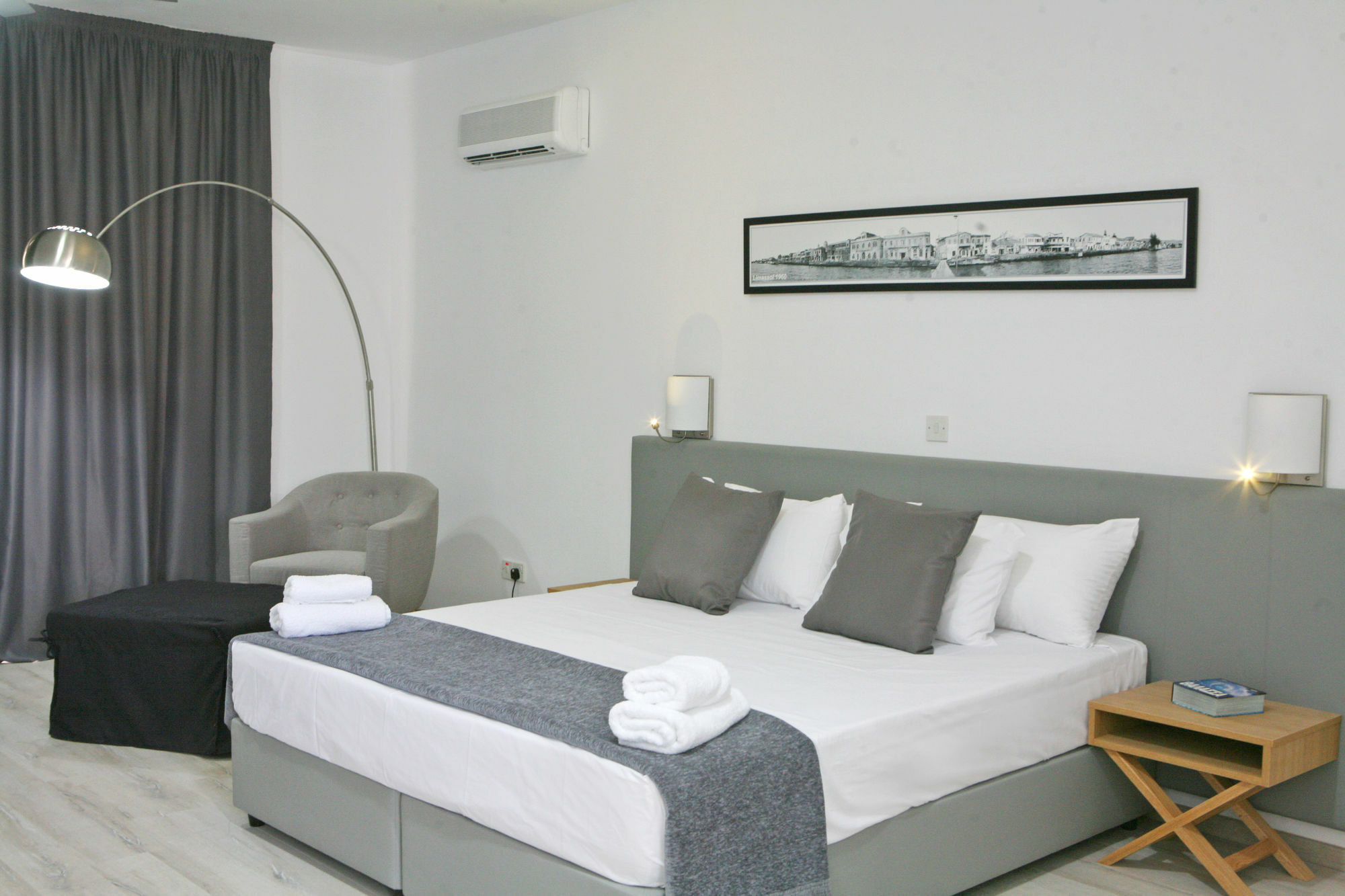 Corina Suites And Apartments Limassol Bagian luar foto