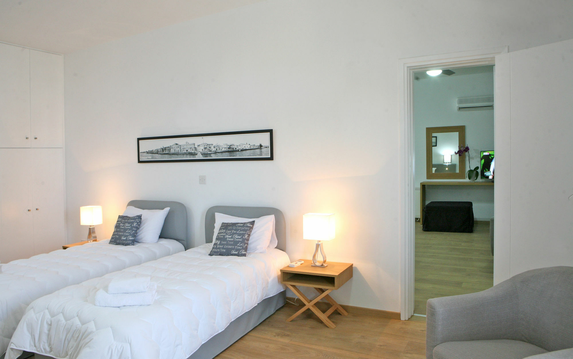 Corina Suites And Apartments Limassol Bagian luar foto